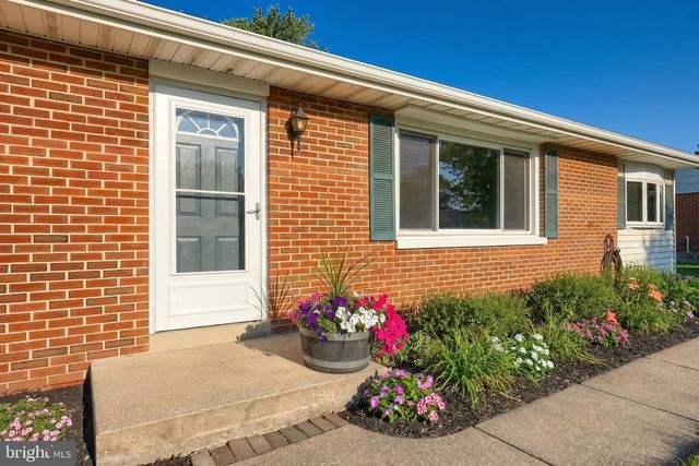 2551 BERKSHIRE LN, Dover, PA 17315