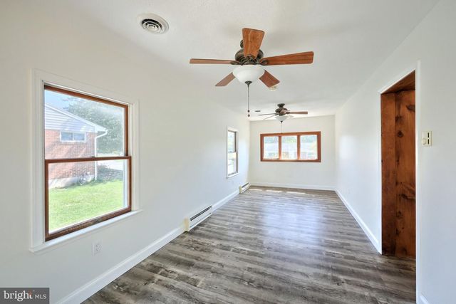 2551 BERKSHIRE LN, Dover, PA 17315