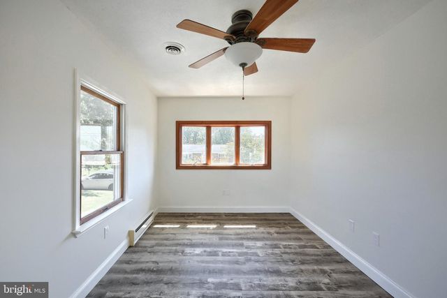 2551 BERKSHIRE LN, Dover, PA 17315
