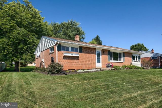 2551 BERKSHIRE LN, Dover, PA 17315