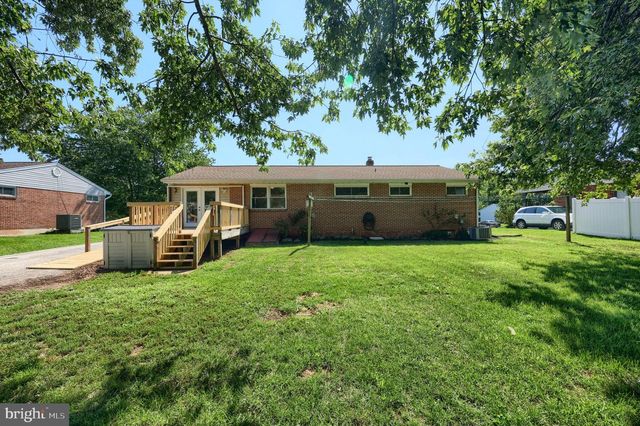 2551 BERKSHIRE LN, Dover, PA 17315