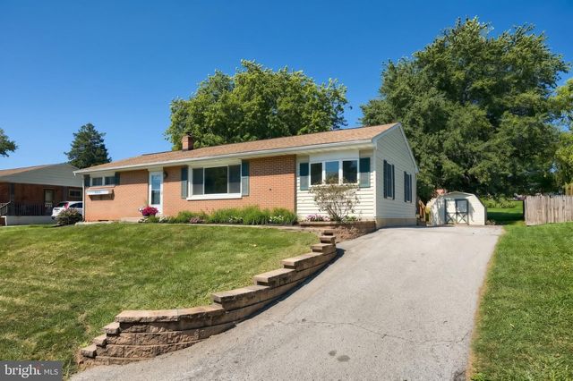2551 BERKSHIRE LN, Dover, PA 17315