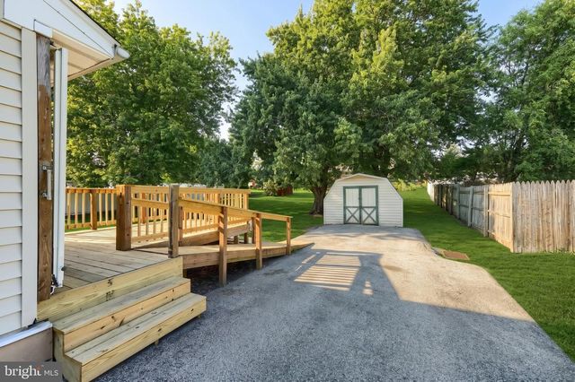 2551 BERKSHIRE LN, Dover, PA 17315