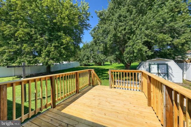 2551 BERKSHIRE LN, Dover, PA 17315