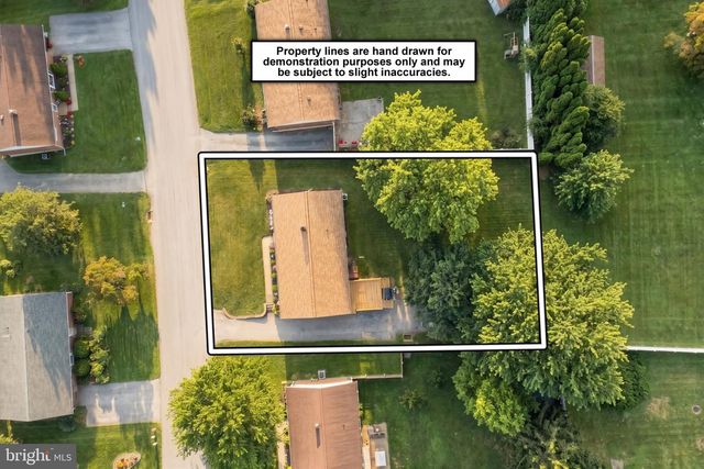 2551 BERKSHIRE LN, Dover, PA 17315