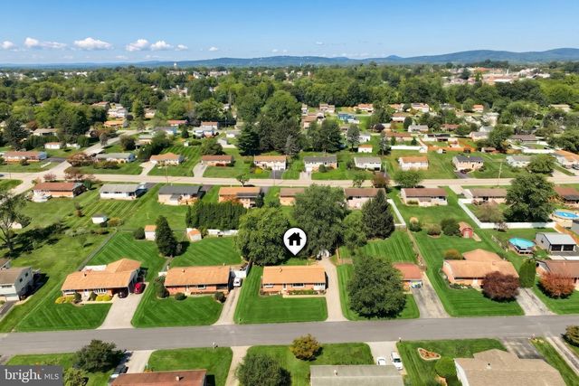2551 BERKSHIRE LN, Dover, PA 17315