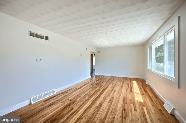 2551 BERKSHIRE LN, Dover, PA 17315