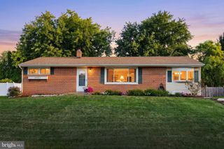 2551 BERKSHIRE LN, Dover, PA 17315