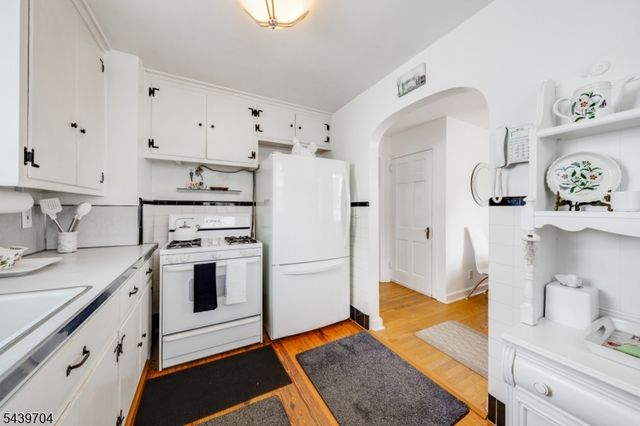 31 Briant Pkwy, Summit City, NJ 07901
