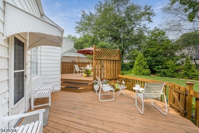 31 Briant Pkwy, Summit City, NJ 07901