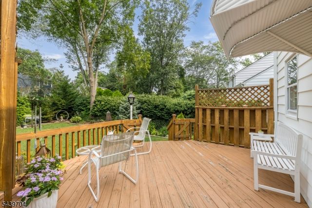 31 Briant Pkwy, Summit City, NJ 07901