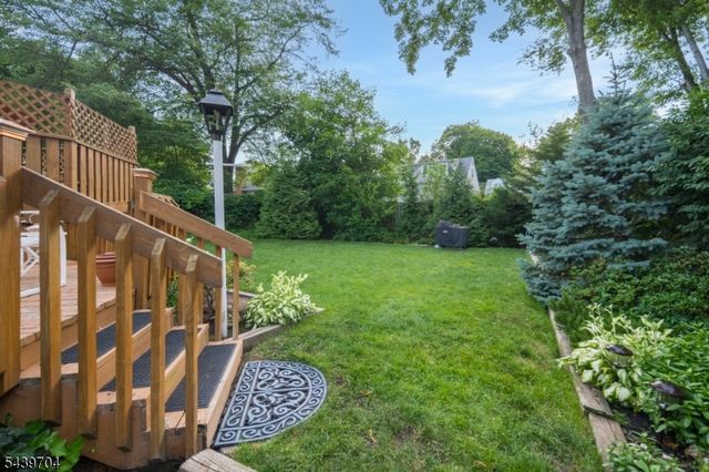 31 Briant Pkwy, Summit City, NJ 07901