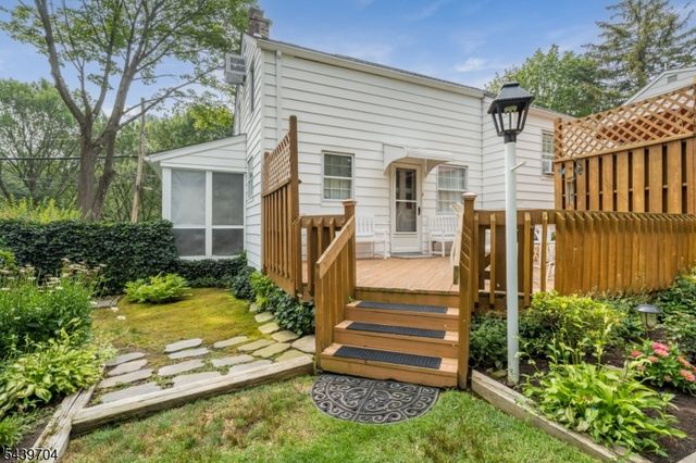 31 Briant Pkwy, Summit City, NJ 07901