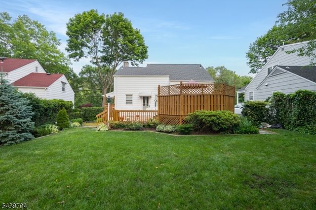 31 Briant Pkwy, Summit City, NJ 07901