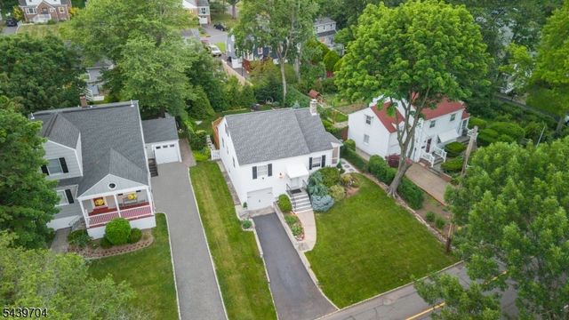 31 Briant Pkwy, Summit City, NJ 07901