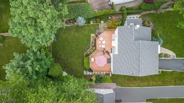 31 Briant Pkwy, Summit City, NJ 07901