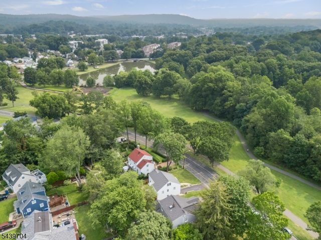 31 Briant Pkwy, Summit City, NJ 07901