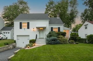 31 Briant Pkwy, Summit City, NJ 07901