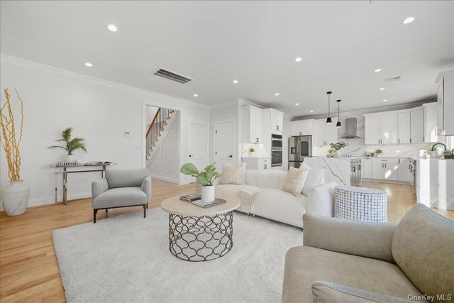 3 Bentley Road, Plainview, NY 11803