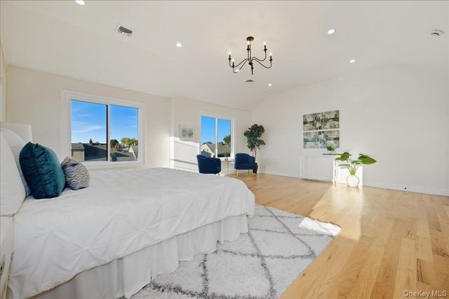 3 Bentley Road, Plainview, NY 11803