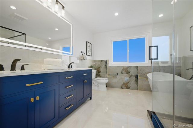 3 Bentley Road, Plainview, NY 11803