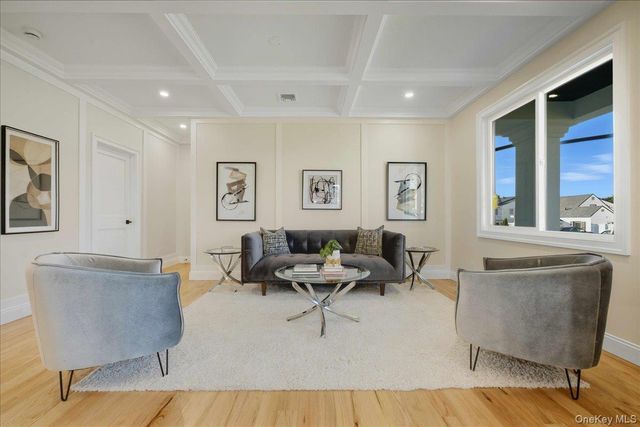 3 Bentley Road, Plainview, NY 11803