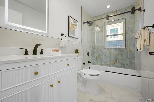 3 Bentley Road, Plainview, NY 11803