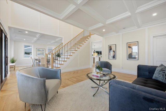 3 Bentley Road, Plainview, NY 11803