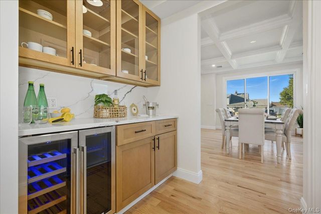 3 Bentley Road, Plainview, NY 11803