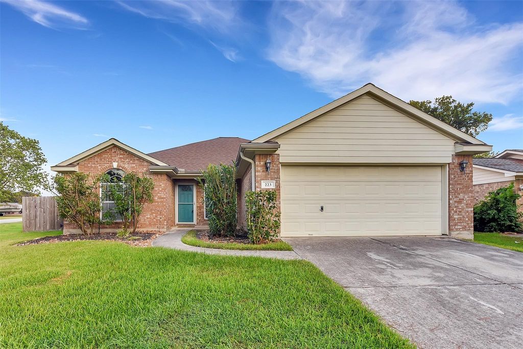 223 Fantasy Lane, Montgomery, TX 77356