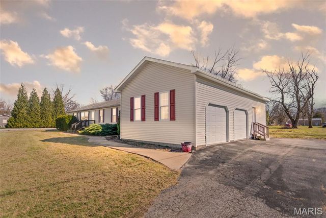 1014 E Water Street, Litchfield, IL 62056