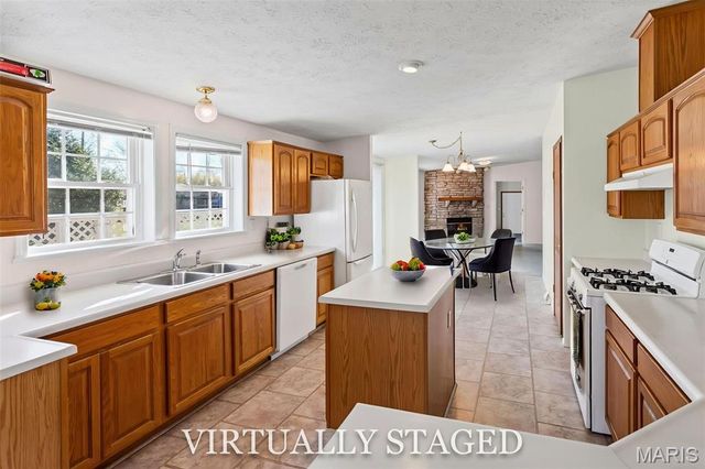 1014 E Water Street, Litchfield, IL 62056