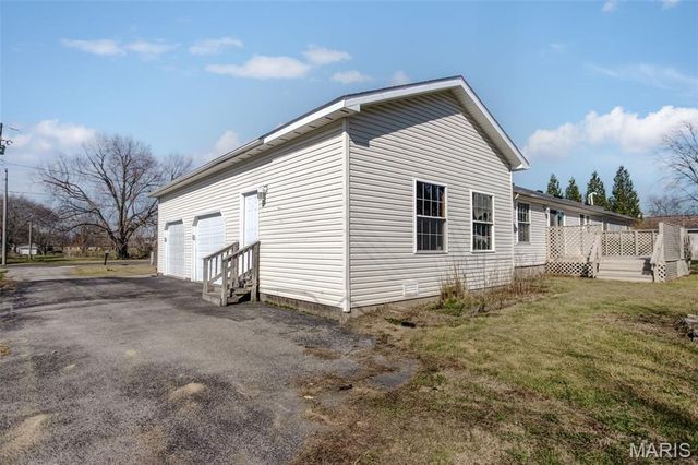 1014 E Water Street, Litchfield, IL 62056