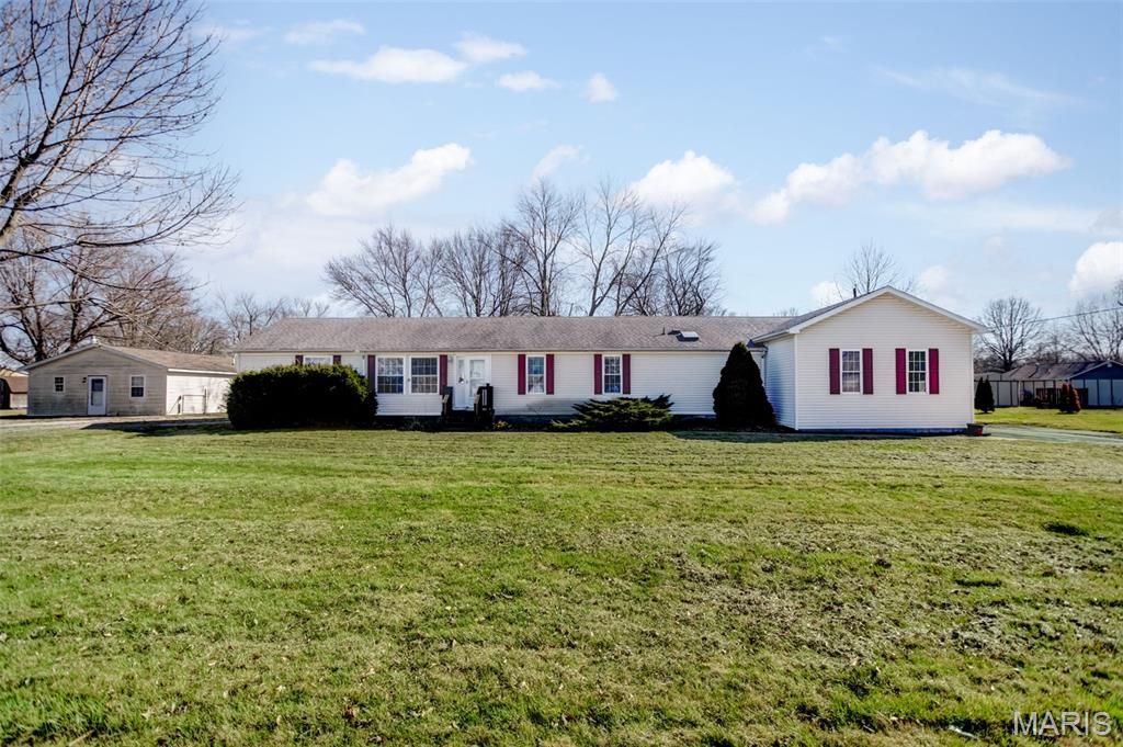 1014 E Water Street, Litchfield, IL 62056