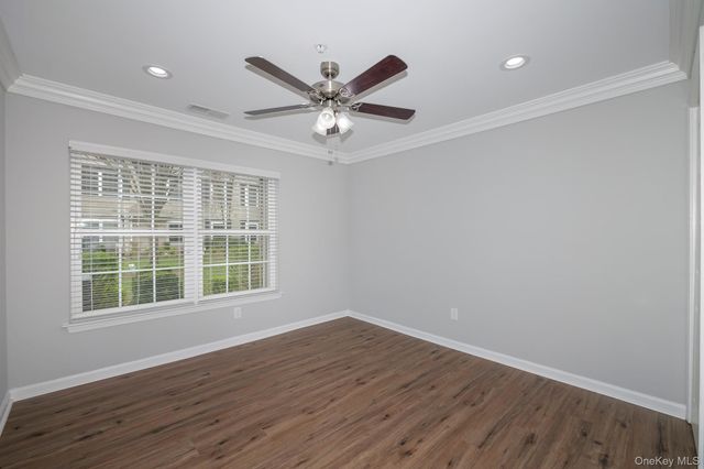 1301 Dolphin Lane 1301, Holbrook, NY 11741