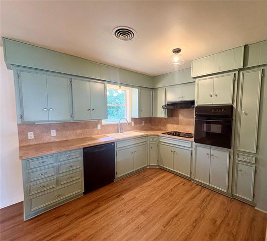 1801 Beazley Street, Brenham, TX 77833