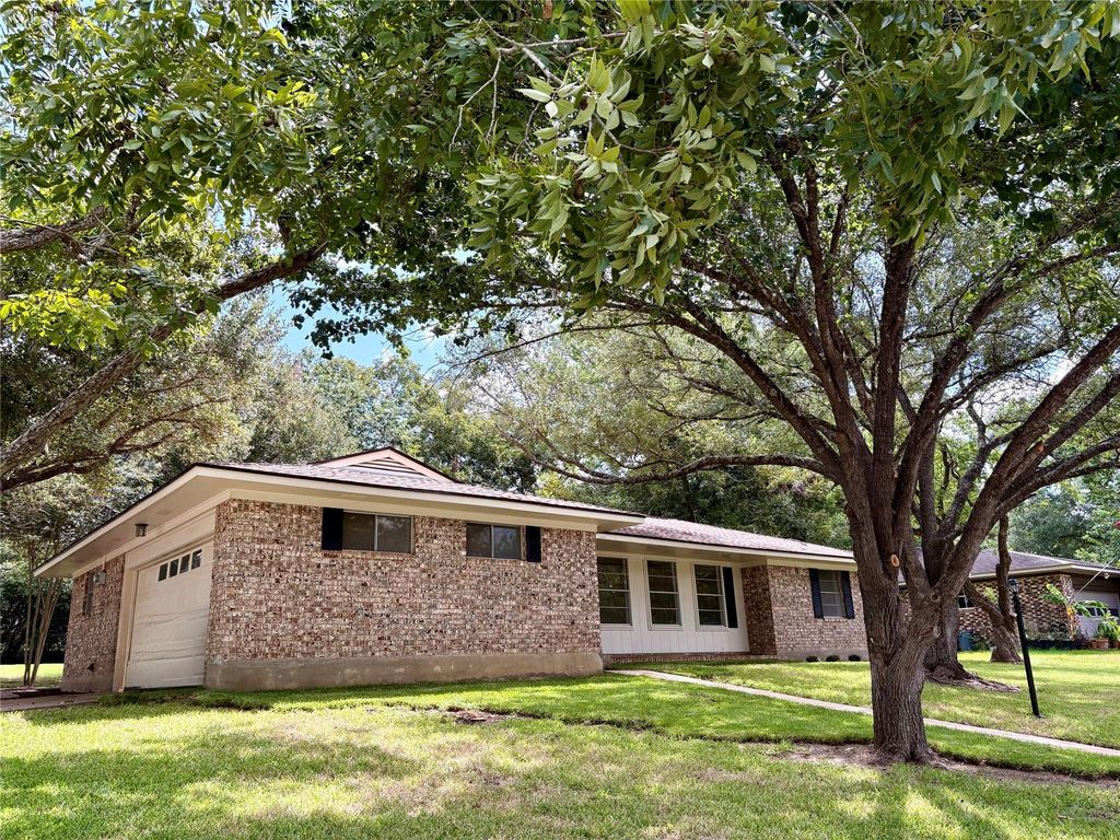 1801 Beazley Street, Brenham, TX 77833
