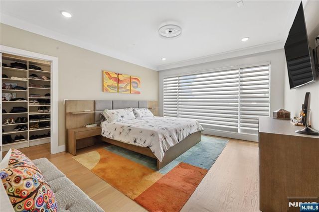 23 Lasher Lane, Edgewater, NJ 07020