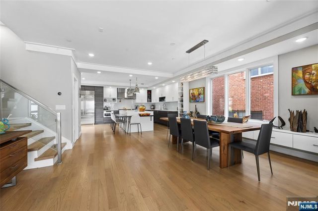 23 Lasher Lane, Edgewater, NJ 07020