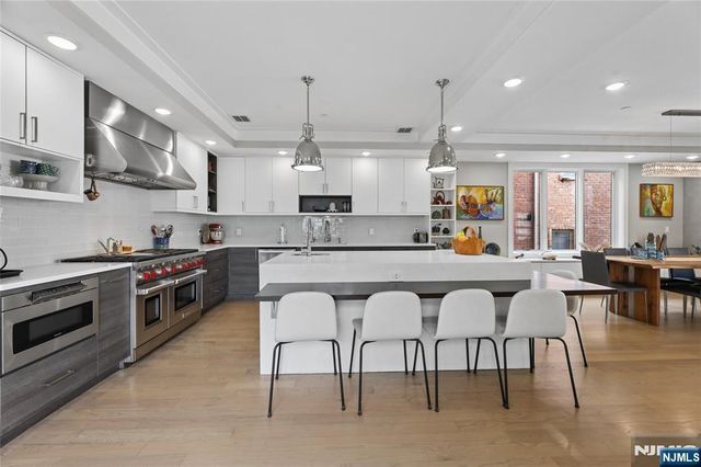 23 Lasher Lane, Edgewater, NJ 07020