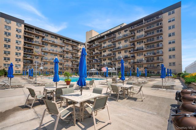 25 Neptune Boulevard 6F, Long Beach, NY 11561