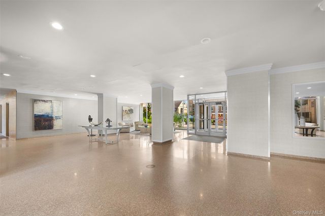 25 Neptune Boulevard 6F, Long Beach, NY 11561