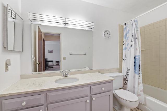 2700 Oxford Street N 102, Roseville, MN 55113