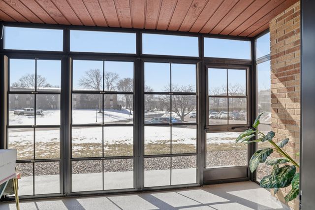 2700 Oxford Street N 102, Roseville, MN 55113