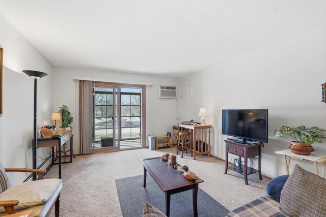 2700 Oxford Street N 102, Roseville, MN 55113