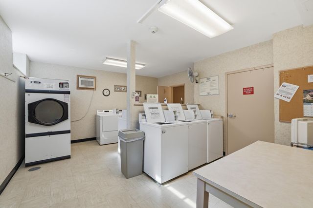 2700 Oxford Street N 102, Roseville, MN 55113