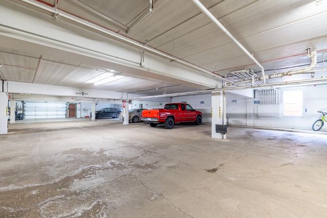 2700 Oxford Street N 102, Roseville, MN 55113