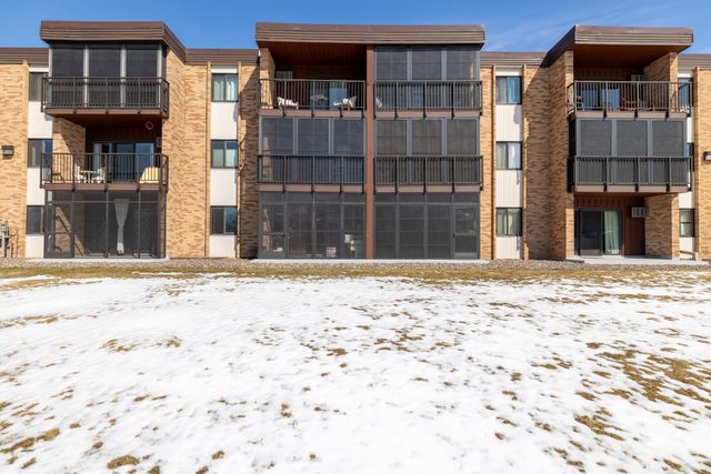 2700 Oxford Street N 102, Roseville, MN 55113
