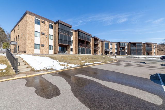 2700 Oxford Street N 102, Roseville, MN 55113