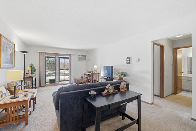 2700 Oxford Street N 102, Roseville, MN 55113